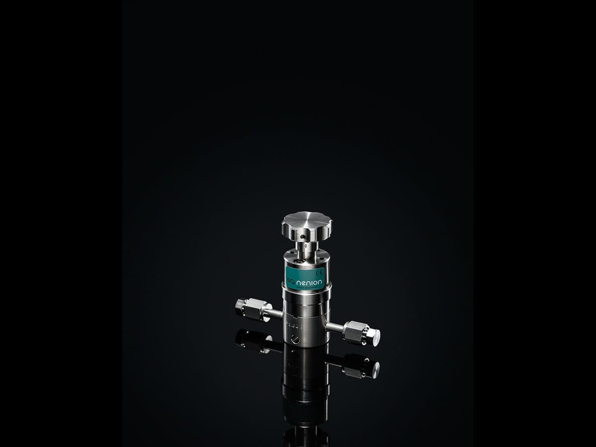 UHV-Leakvalve Manually Operated VCR 1/4" on both sides